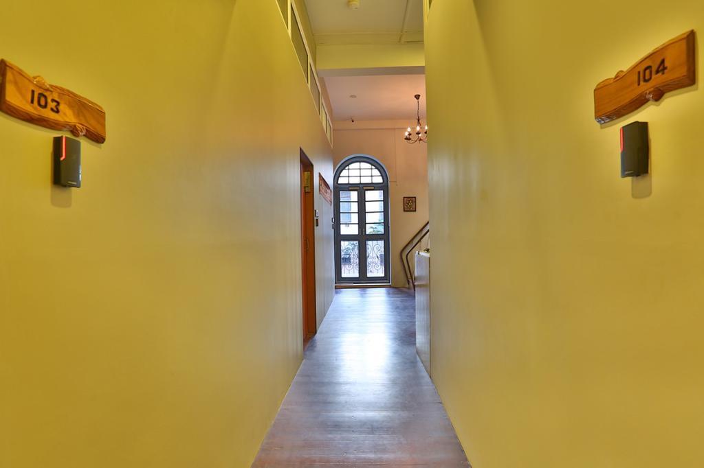 Scott @ 31St Street Hostel Янгон Екстериор снимка