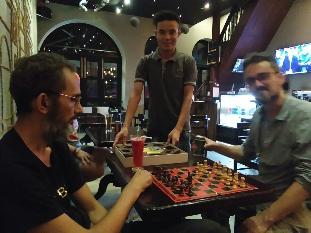 Scott @ 31St Street Hostel Янгон Екстериор снимка