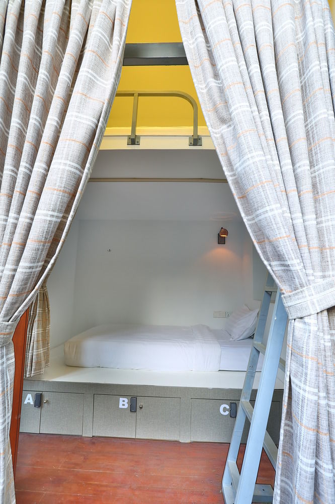 Scott @ 31St Street Hostel Янгон Екстериор снимка