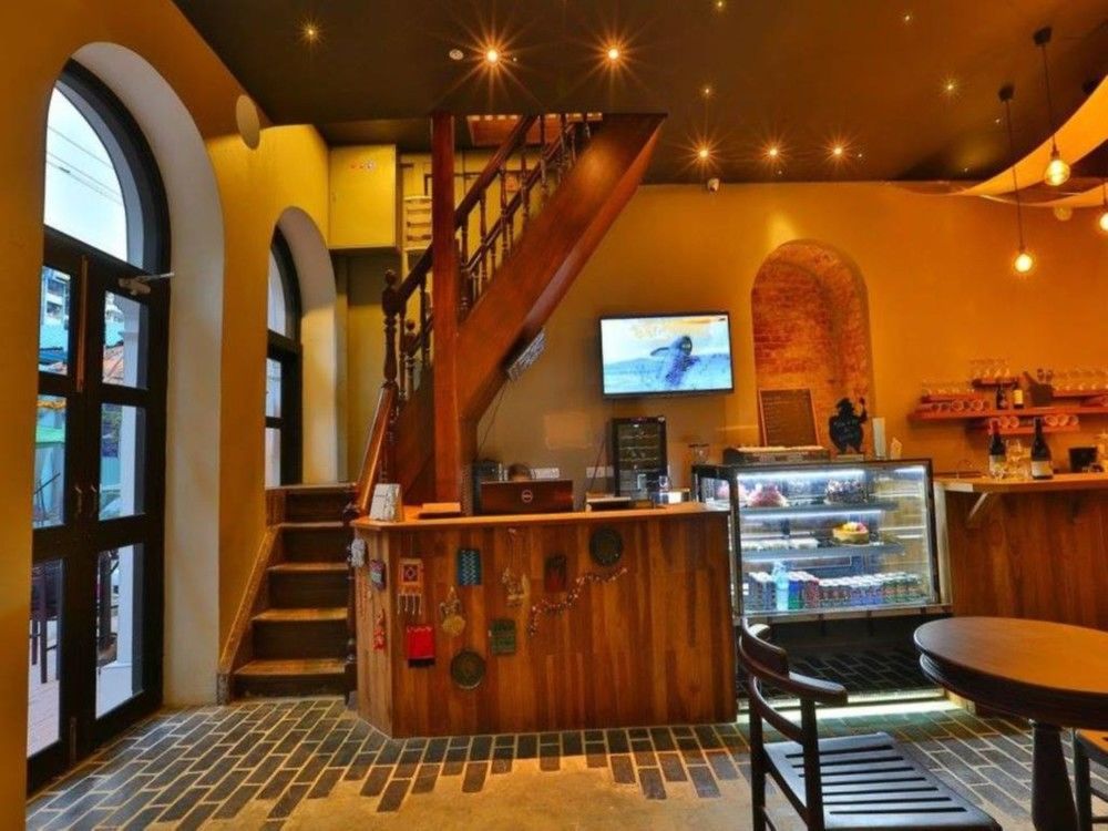 Scott @ 31St Street Hostel Янгон Екстериор снимка
